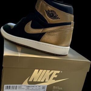 Nike Black and Gold Sneakers High-Top